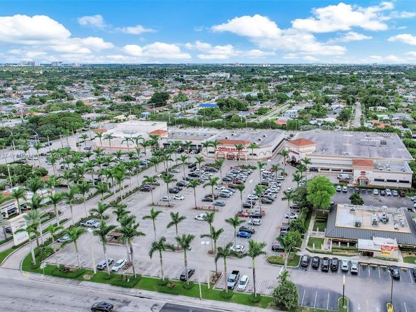 3711 SW 87th Ave, Miami FL 33165