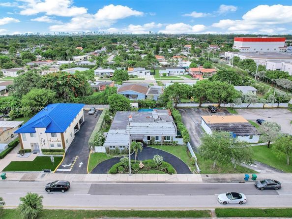 3711 SW 87th Ave, Miami FL 33165