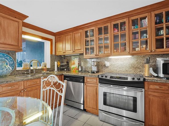 3711 SW 87th Ave, Miami FL 33165