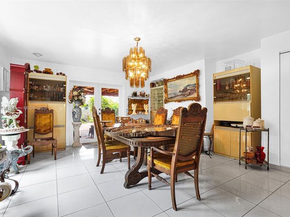 3711 SW 87th Ave, Miami FL 33165