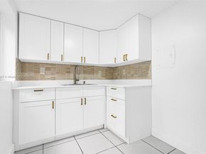 3711 SW 87th Ave, Miami FL 33165