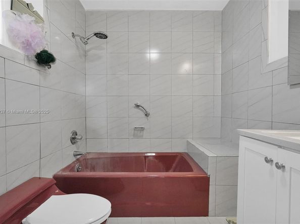 3711 SW 87th Ave, Miami FL 33165