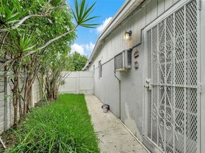 3711 SW 87th Ave, Miami FL 33165