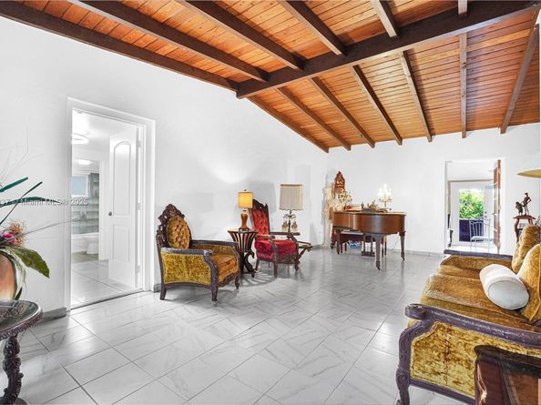 3711 SW 87th Ave, Miami FL 33165