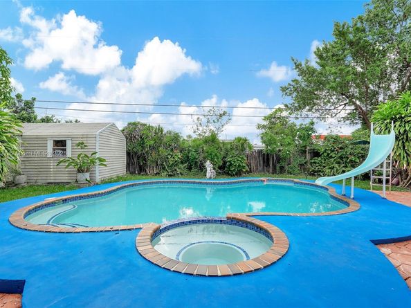 3711 SW 87th Ave, Miami FL 33165