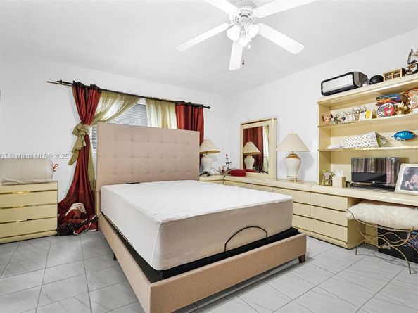 3711 SW 87th Ave, Miami FL 33165