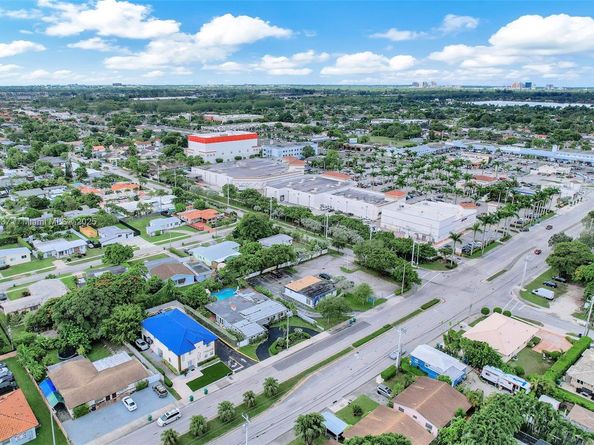 3711 SW 87th Ave, Miami FL 33165