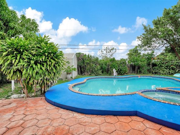 3711 SW 87th Ave, Miami FL 33165