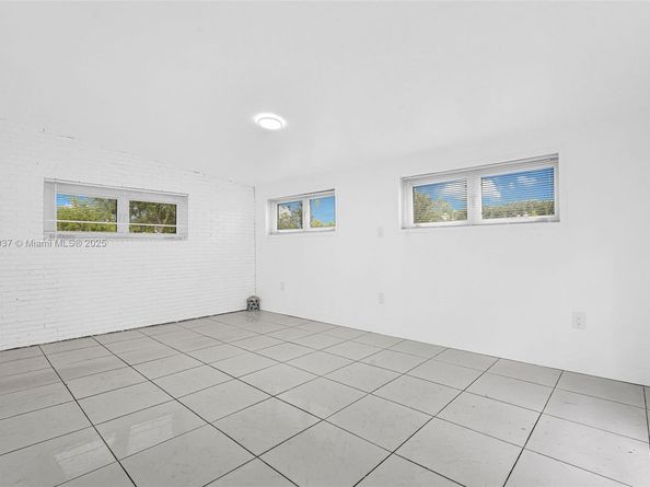 3711 SW 87th Ave, Miami FL 33165