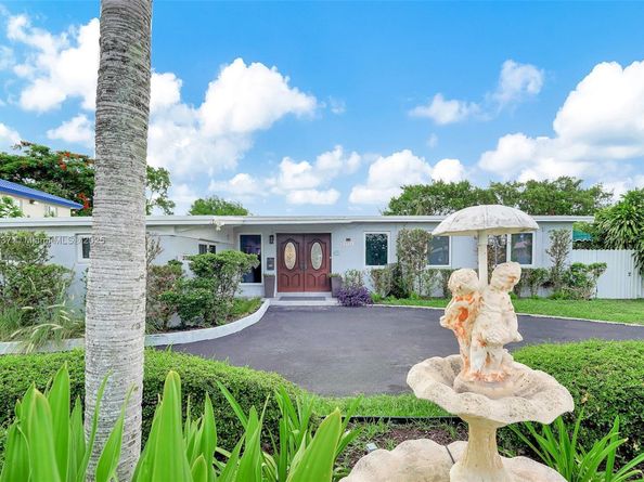 3711 SW 87th Ave, Miami FL 33165