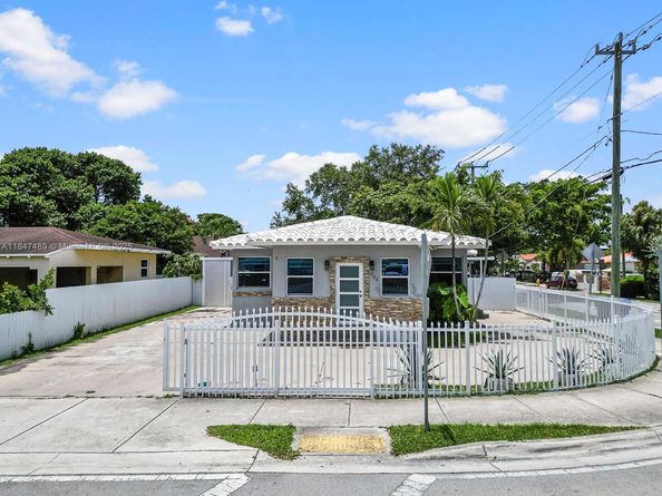 600 SW 31st Ave, Miami FL 33135