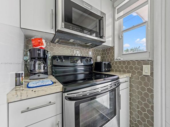 600 SW 31st Ave, Miami FL 33135