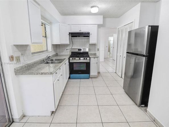 12020 NW 34th Pl, Sunrise FL 33323