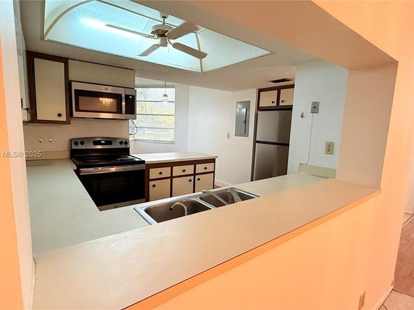 1811 Sabal Palm Dr 208, Davie FL 33324