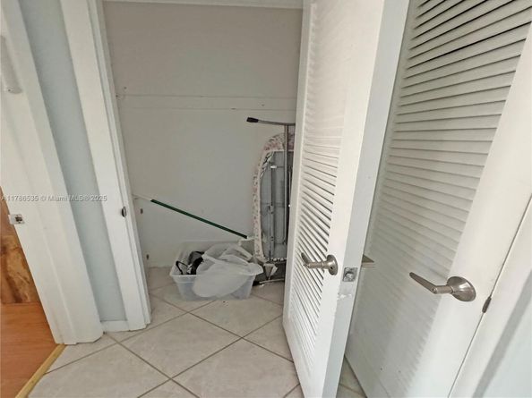 800 SW 11th Ave 19A, Hallandale Beach FL 33009
