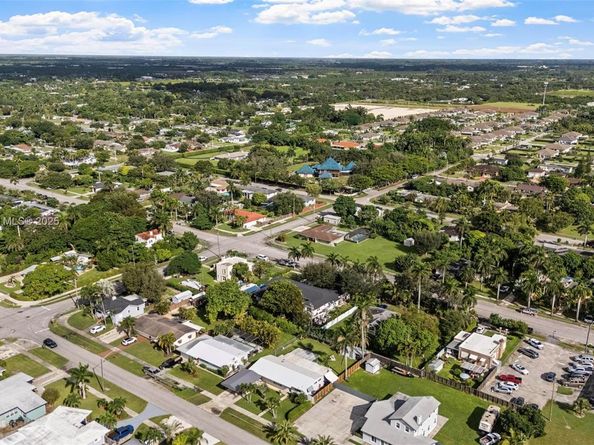 53 NW 19th St, Homestead FL 33030