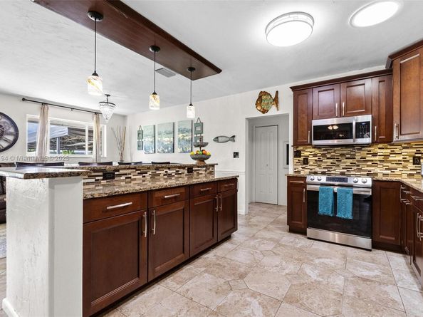 53 NW 19th St, Homestead FL 33030