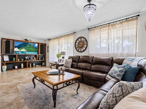 53 NW 19th St, Homestead FL 33030