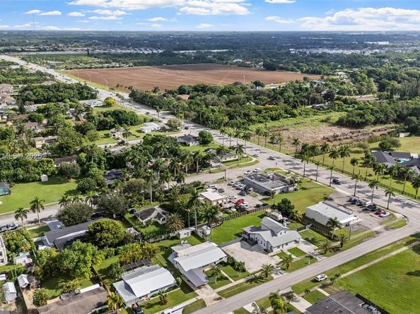 53 NW 19th St, Homestead FL 33030
