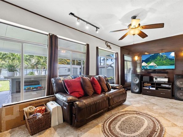 53 NW 19th St, Homestead FL 33030