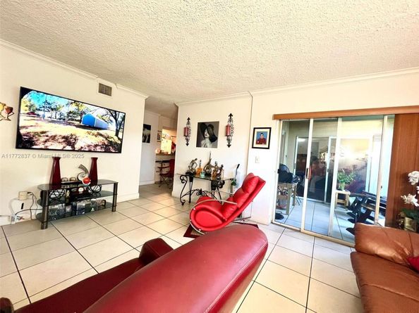18810 NW 57th Ave 102, Hialeah FL 33015