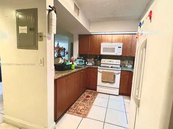 18810 NW 57th Ave 102, Hialeah FL 33015
