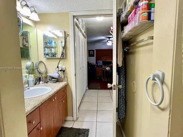 18810 NW 57th Ave 102, Hialeah FL 33015