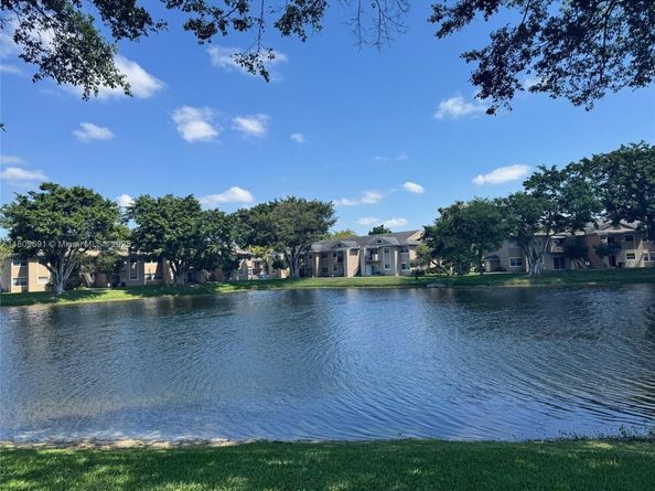 2151 NW 96th Ter 15G, Pembroke Pines FL 33024