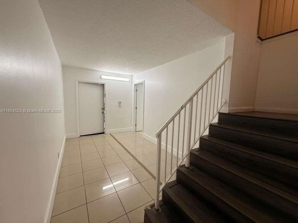 23 N Valencia Dr 232, Davie FL 33324