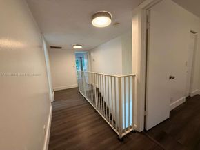 23 N Valencia Dr 232, Davie FL 33324