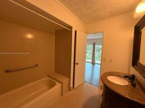 23 N Valencia Dr 232, Davie FL 33324