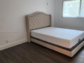 23 N Valencia Dr 232, Davie FL 33324