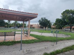 23 N Valencia Dr 232, Davie FL 33324