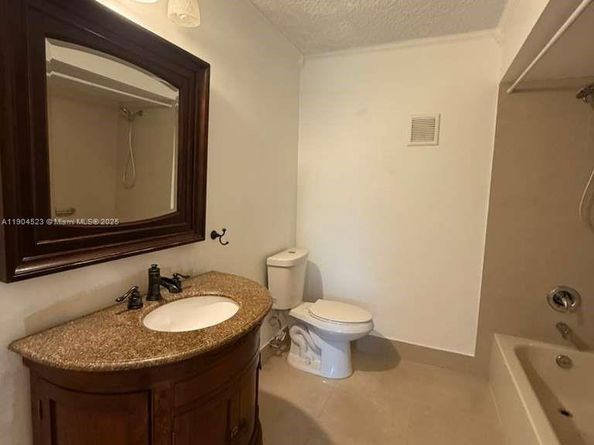 23 N Valencia Dr 232, Davie FL 33324