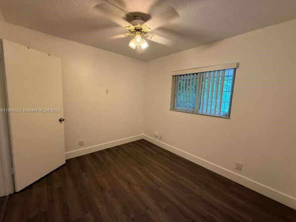 23 N Valencia Dr 232, Davie FL 33324