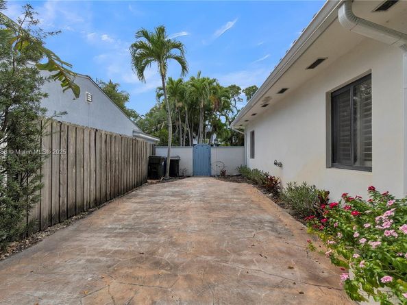 549 NE 12th Ave #1, Fort Lauderdale FL 33301