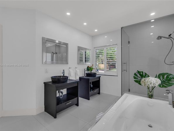 549 NE 12th Ave #1, Fort Lauderdale FL 33301