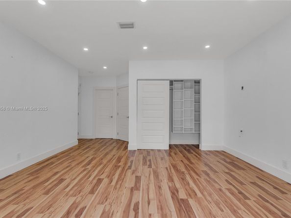 549 NE 12th Ave #1, Fort Lauderdale FL 33301