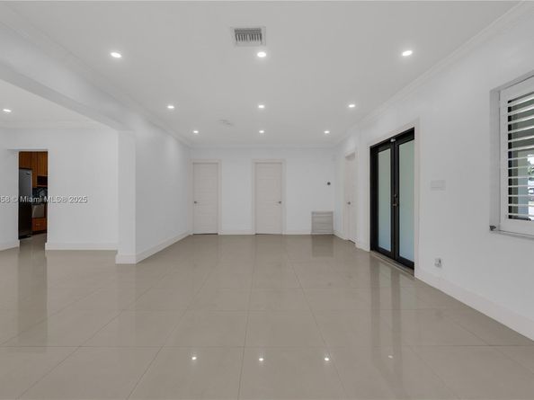 549 NE 12th Ave #1, Fort Lauderdale FL 33301