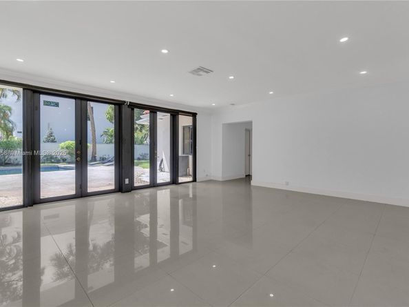 549 NE 12th Ave #1, Fort Lauderdale FL 33301