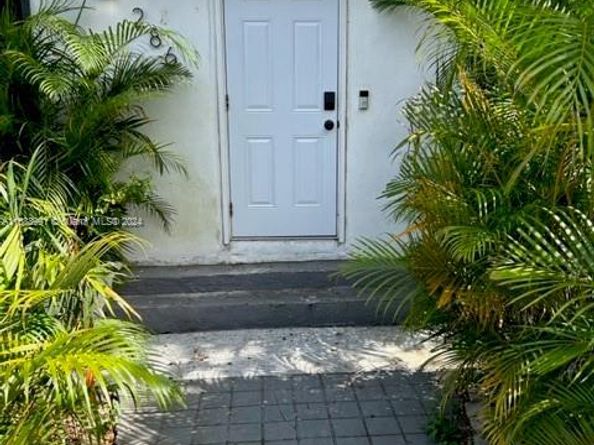 286 NW 57th St, Miami FL 33127
