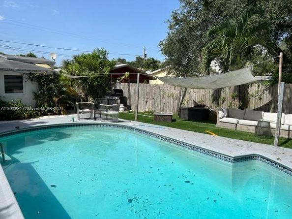 286 NW 57th St, Miami FL 33127