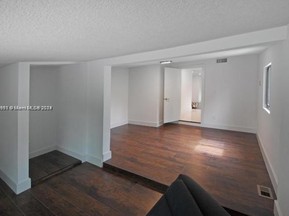 286 NW 57th St, Miami FL 33127