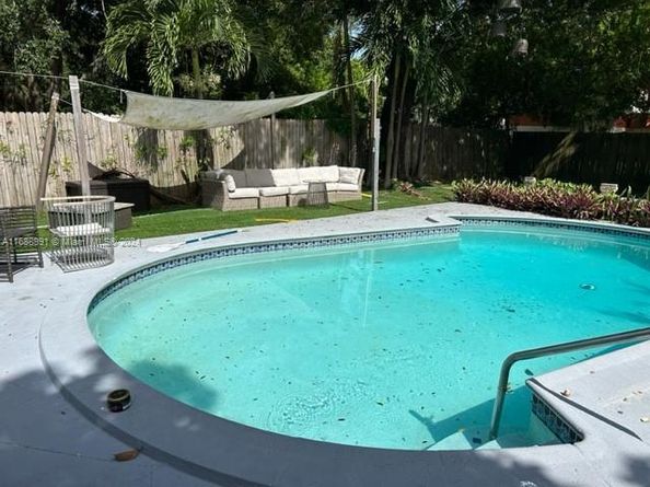 286 NW 57th St, Miami FL 33127