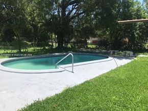 286 NW 57th St, Miami FL 33127