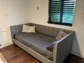 286 NW 57th St, Miami FL 33127