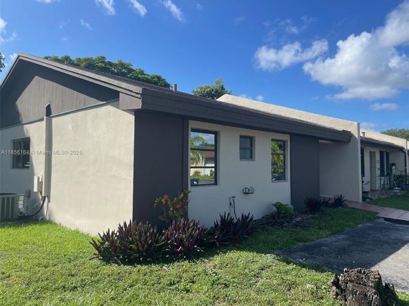 13944 SW 52nd Ln, Miami FL 33175