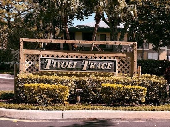 677 Trace Cir 203, Deerfield Beach FL 33441