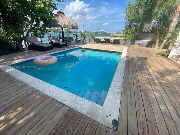 1531 Stillwater Dr, Miami Beach FL 33141