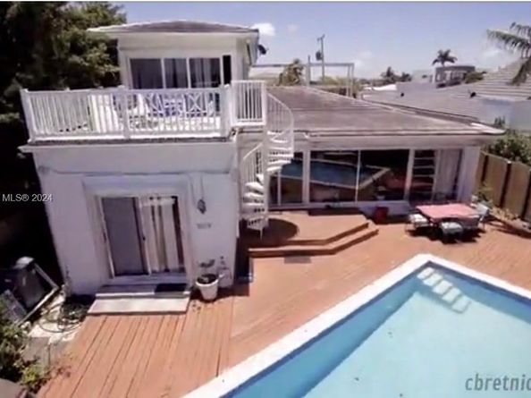 1531 Stillwater Dr, Miami Beach FL 33141